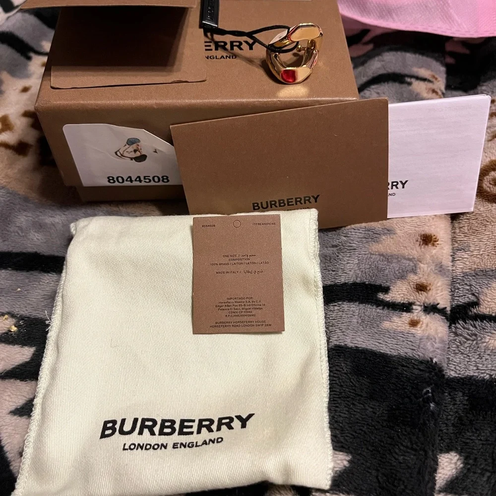Burberry NWT Full Inclusion Gold Ear Scuff Jewelry - Picture 6 of 7